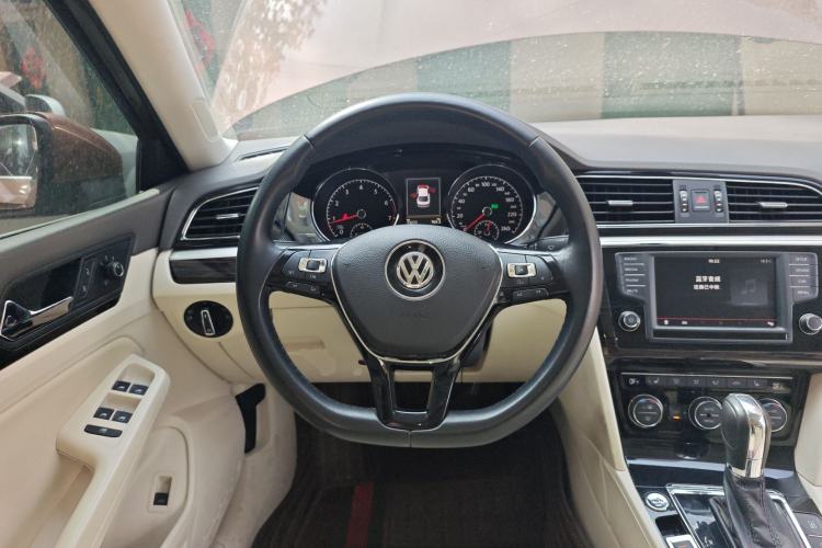 Used Volkswagen Lamando 2015 330TSI DSG Luxury Edition Steering Wheel