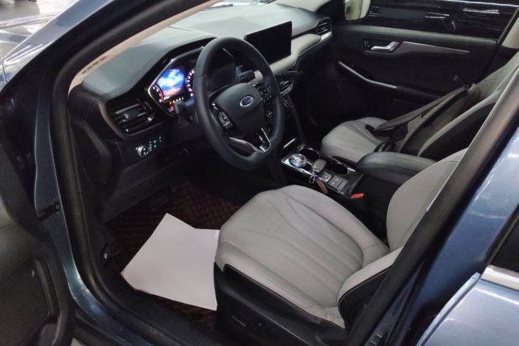 Used Ford Escape 2020 EcoBoost 245 Four-Wheel Drive Titanium Edition Driver Seat