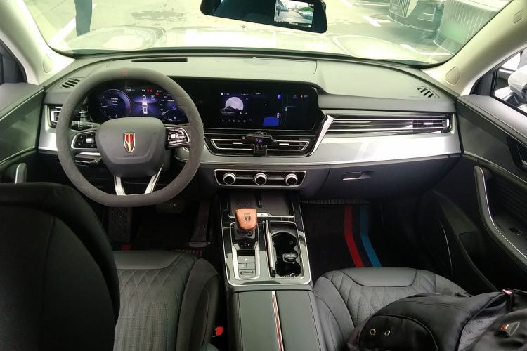 Used Hongqi HS5 2023 2.0T Qixiang Pro Edition Center Console