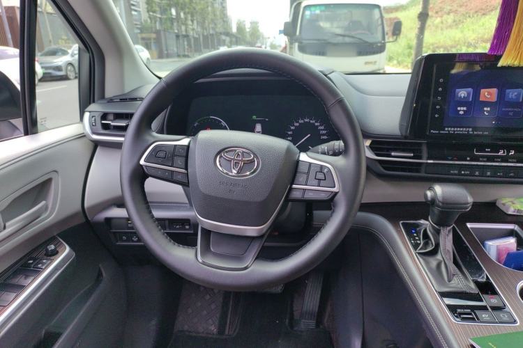 Used Toyota Granvia 2023 2.5L Hybrid Comfort Edition
