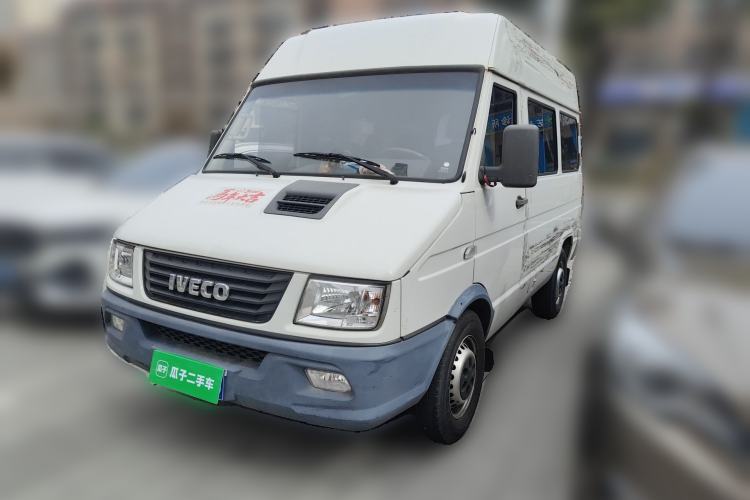 Used Iveco Daily 2020 2.5T A35 Passenger Van Single-Tire Mid-Roof Design 5-9 Seats China V Emission Standard