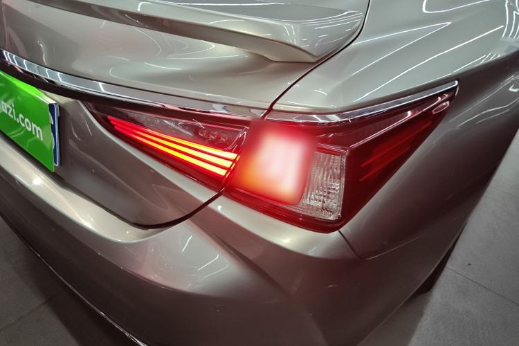 Used Lexus ES 2020 300h Premier Edition Right Rear Taillight