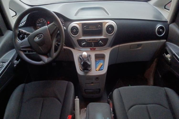 Used JAC Refine M3 2023 PLUS 1.5T 5/7-seat Classic Edition Center Console