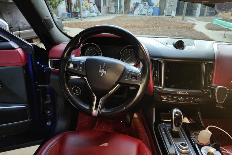 Used Maserati Levante 2018 3.0T Classic Edition Steering Wheel