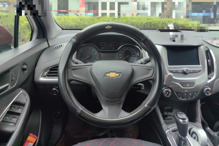 Used Chevrolet Cruze 2017 1.5L Automatic Pioneer Sunroof Edition Steering Wheel