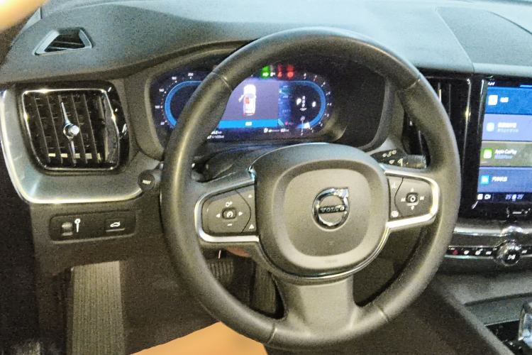 Used Volvo XC60 2022 B5 4x4 Zhiyi Luxury Edition
