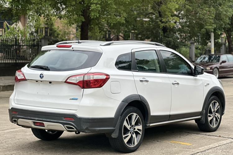 Used Venucia T70X 2016 2.0L CVT SmartFun Sport Edition
