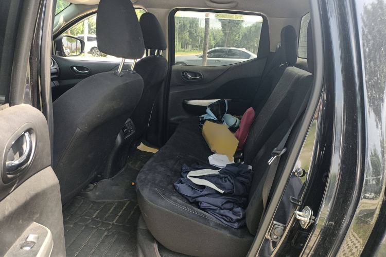 Used Nissan Navara 2017 2.5L Automatic 2WD Luxury Edition QR25
