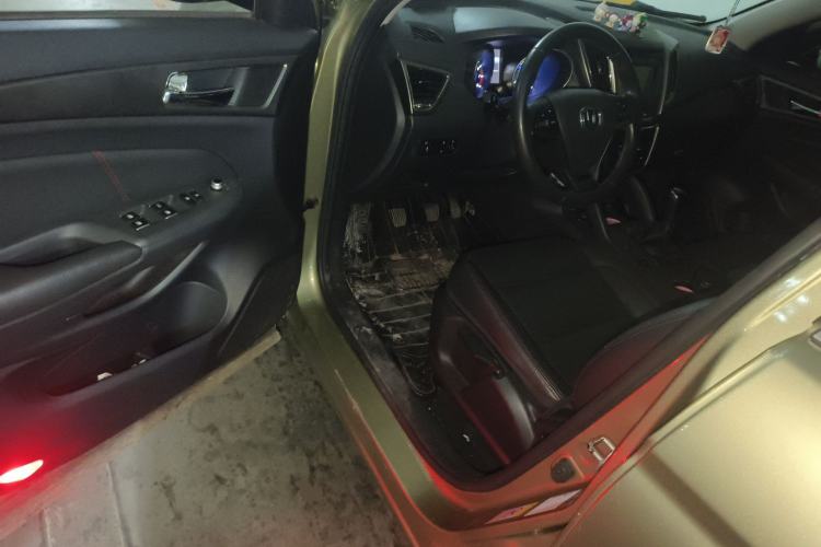 Used CHANGAN CS75 2014 2.0L Manual Luxury Version China IV Standard