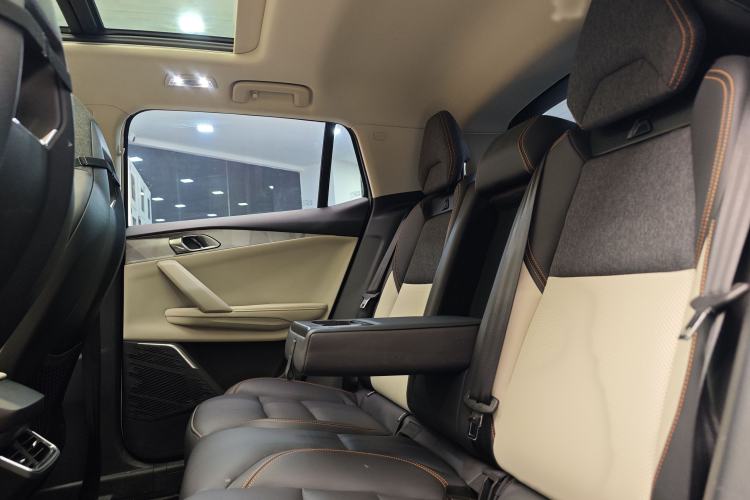 Used Lynk & Co 06 EM-P 2022 PHEV 84 km Range Pro Version Interior 8