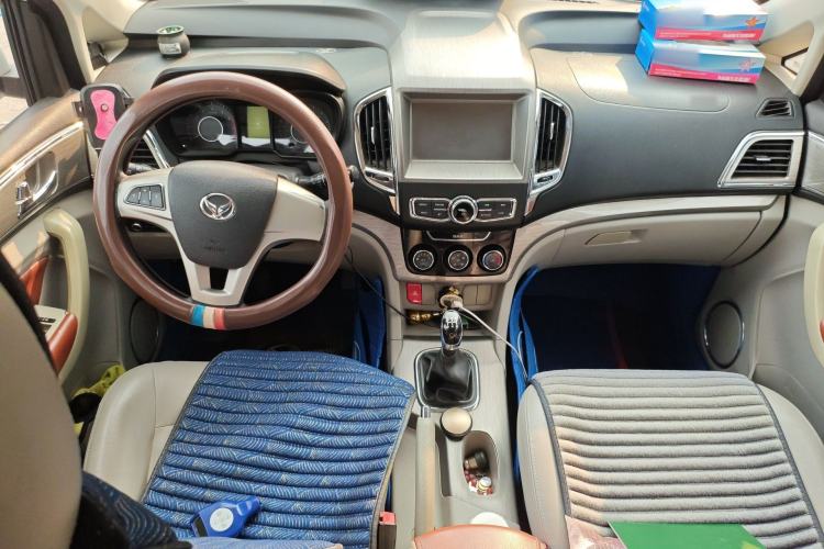 Used HYOSOW H3 2016 H3F 1.5L Manual Prestige Edition Center Console