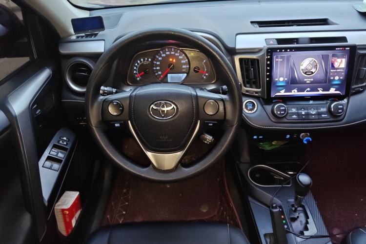 Used Toyota RAV4 2016 2.0L CVT Two-Wheel Drive Fashion Edition China V Standard Steering Wheel