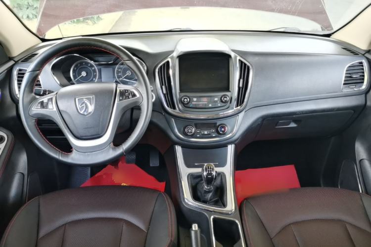 Used Baojun 560 2015 1.8L manual luxury version
