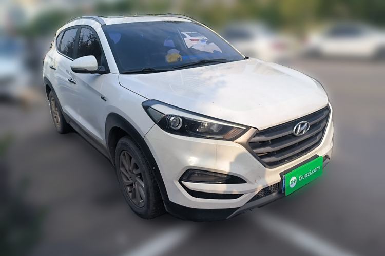 Used Hyundai Tucson 2015 1.6T Dual-Clutch Two-Wheel-Drive Smart Model Front Right 45 Deg