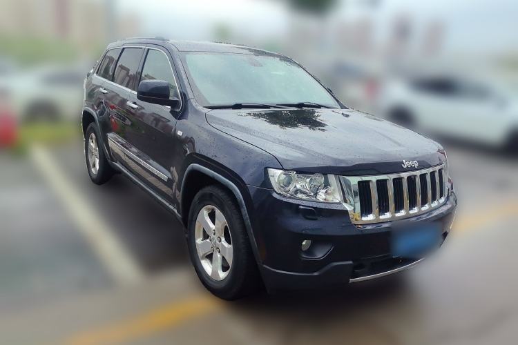 Used Jeep Grand Cherokee 2011 Revised 3.6L Luxury Navigation Edition Exterior 2