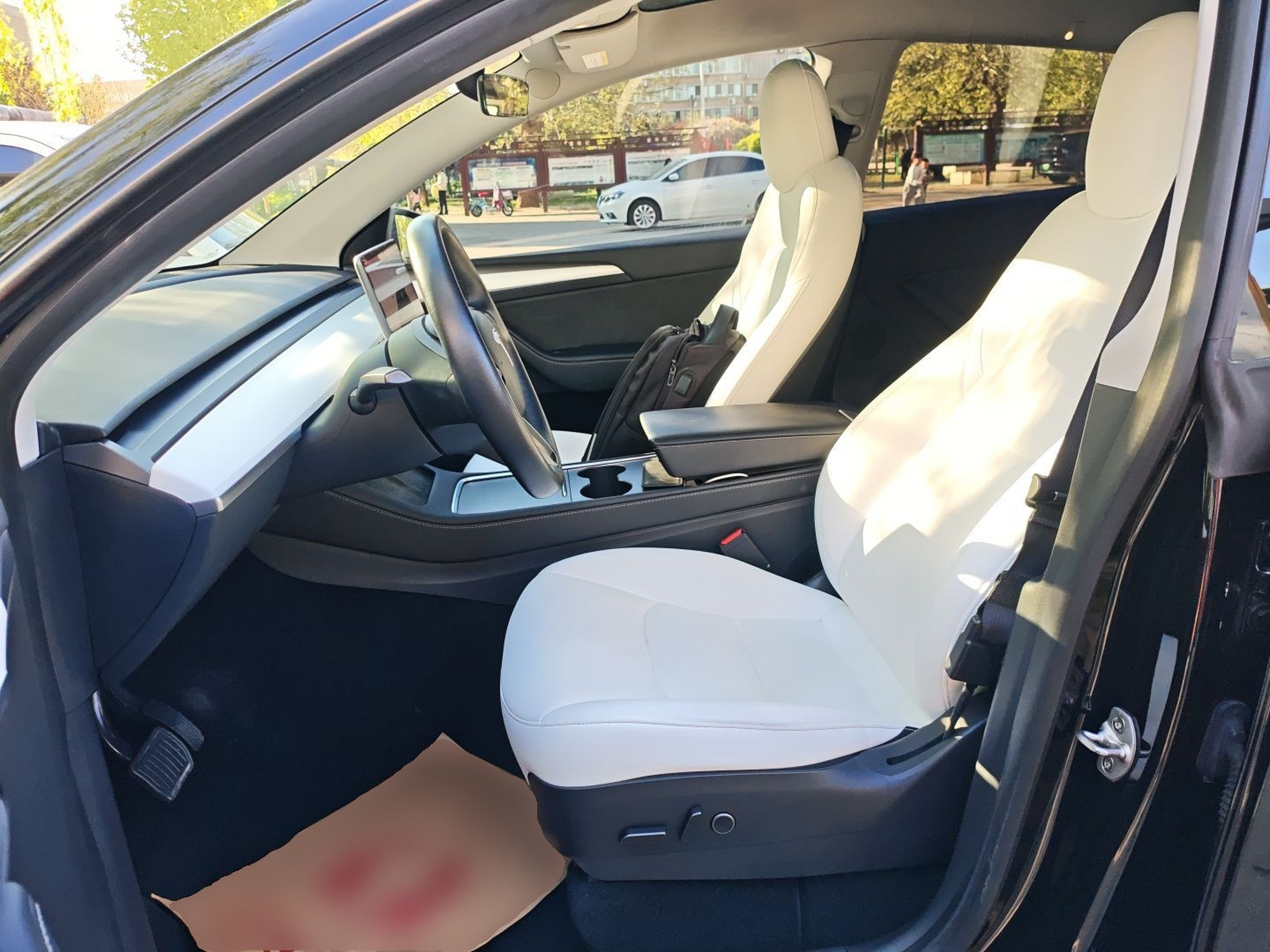 Переднее сиденье в автомобиле