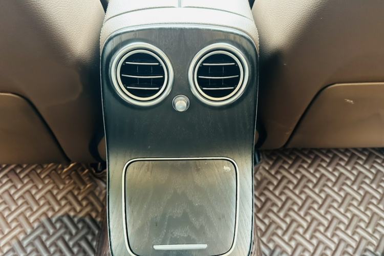 Used Mercedes-Benz E-Class New Energy 2022 Facelift E 350 e L Plug-in Hybrid Sedan Interior 3