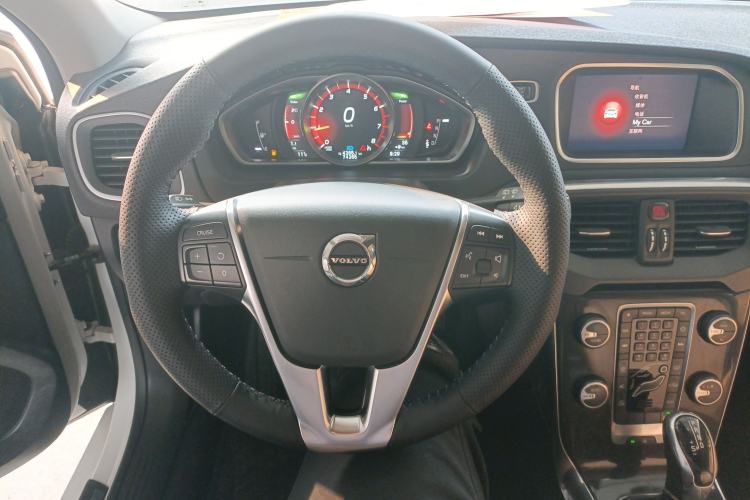 Used Volvo V40 2017 T3 Zhiyi Edition
