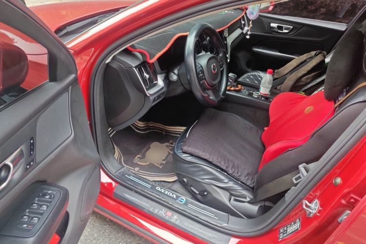 Used Volvo S60 2020 T4 Zhiyi Luxury Edition
