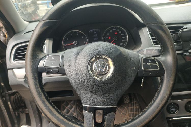 Used Volkswagen Lavida 2013 Revised Version 1.6L Automatic Luxury Edition