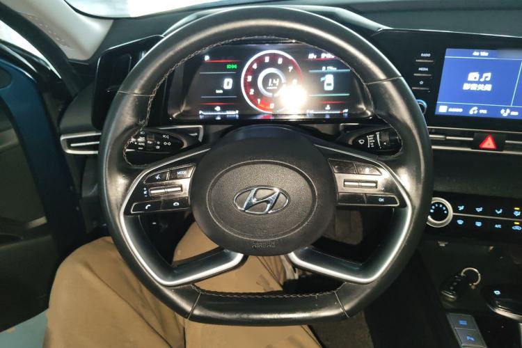 Used Hyundai Elantra 2021 1.5L CVT GLX Elite Edition Steering Wheel