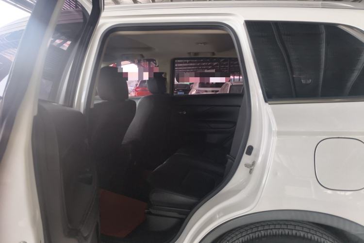 Used Mitsubishi Outlander 2016 2.4L 4x4 Luxury Edition 7-Seater Left Rear Seat