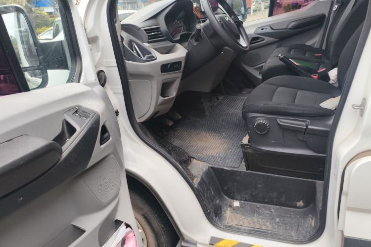 Used SAIC MAXUS Xintu V90 2020 2.0T Manual Yunjie Version Front-Wheel Drive with Single Rear Tire Short Wheelbase Mid-Height Design 6-Seater