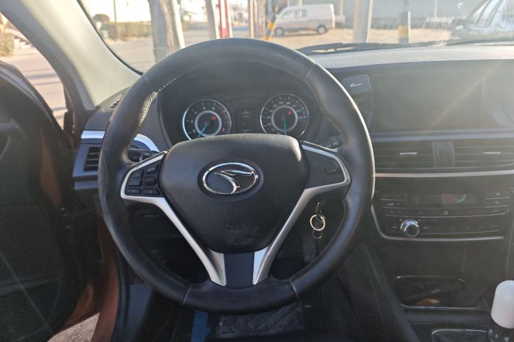 Used Soueast V6 Lingshi 2015 CROSS 1.5L Manual ZhiZun Model