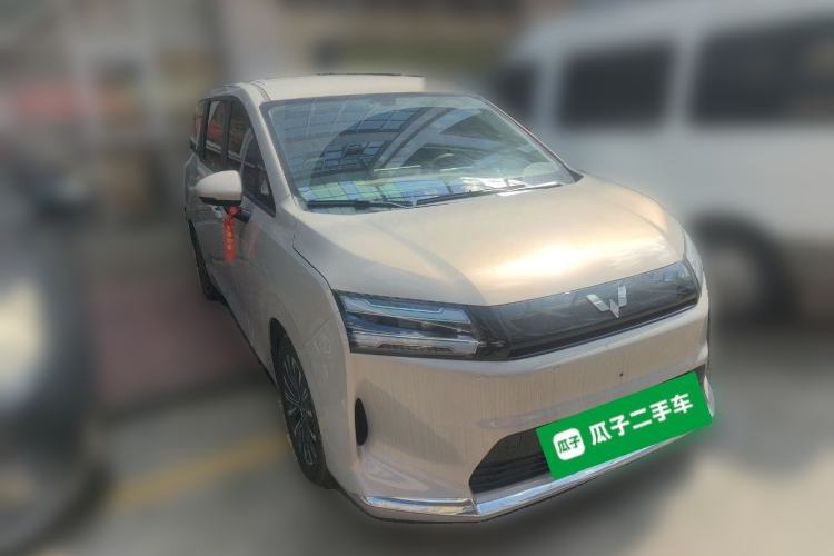 Used Wuling Starlight 730 2025 Model Pure Electric 500km Luxury Edition
