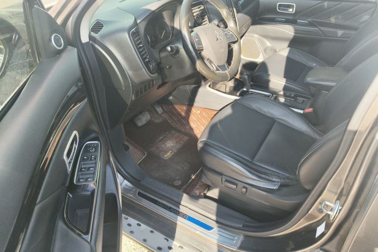 Used Mitsubishi Outlander 2019 2.0L Two-Wheel Drive Comfort Edition 5 Seats China V Standard
