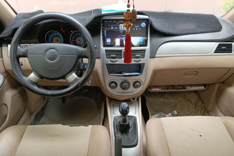 Used Buick Excelle 2011 1.6 LX-MT Center Console