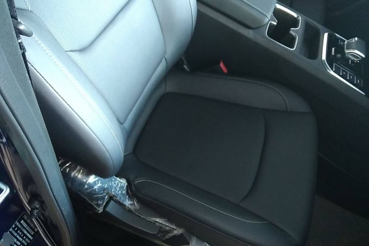 Used Isuzu D-MAX 2023 2.5T Automatic 4x4 Diesel Flagship Long Wheelbase Model
