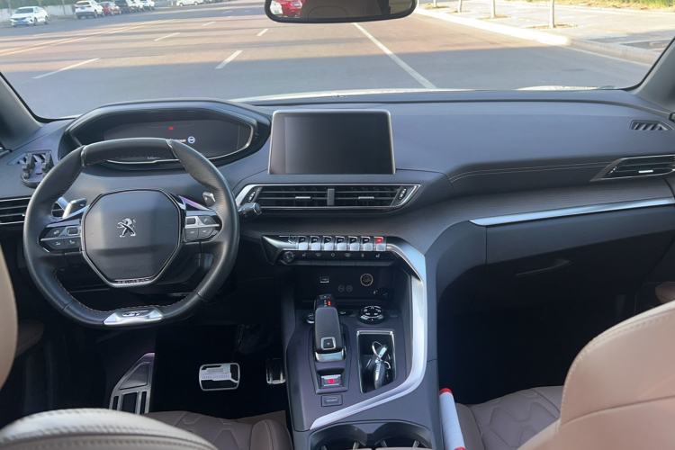 Used Peugeot 5008 2017 380THP 7-Seater Luxury GT Edition Center Console