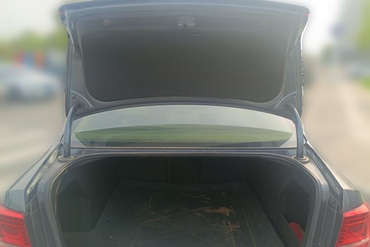 Used Volkswagen Magotan 2012 Revised Version 1.8TSI Leading Edition Trunk