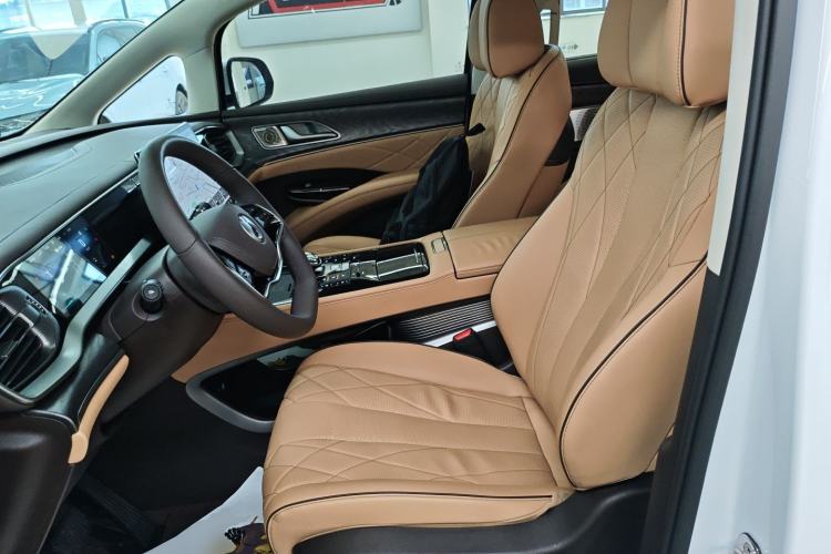 Used Denza D9 2024 DM-i 1050 Luxury Model
