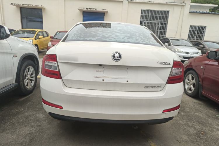 Used Skoda Octavia 2016 1.6L Automatic Front-Wheel Drive Model Rear