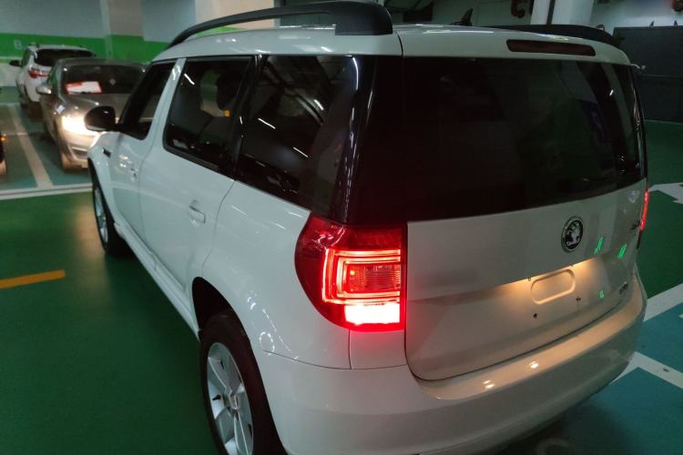 Used Skoda Yeti 2016 1.4TSI DSG Advanced Edition Rear Left 45 Deg