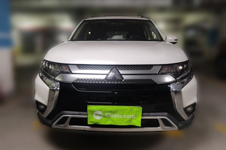 Used Mitsubishi Outlander 2019 2.4L 4x4 Zhi Xiang Edition 5 Seats China V Emission Standard
