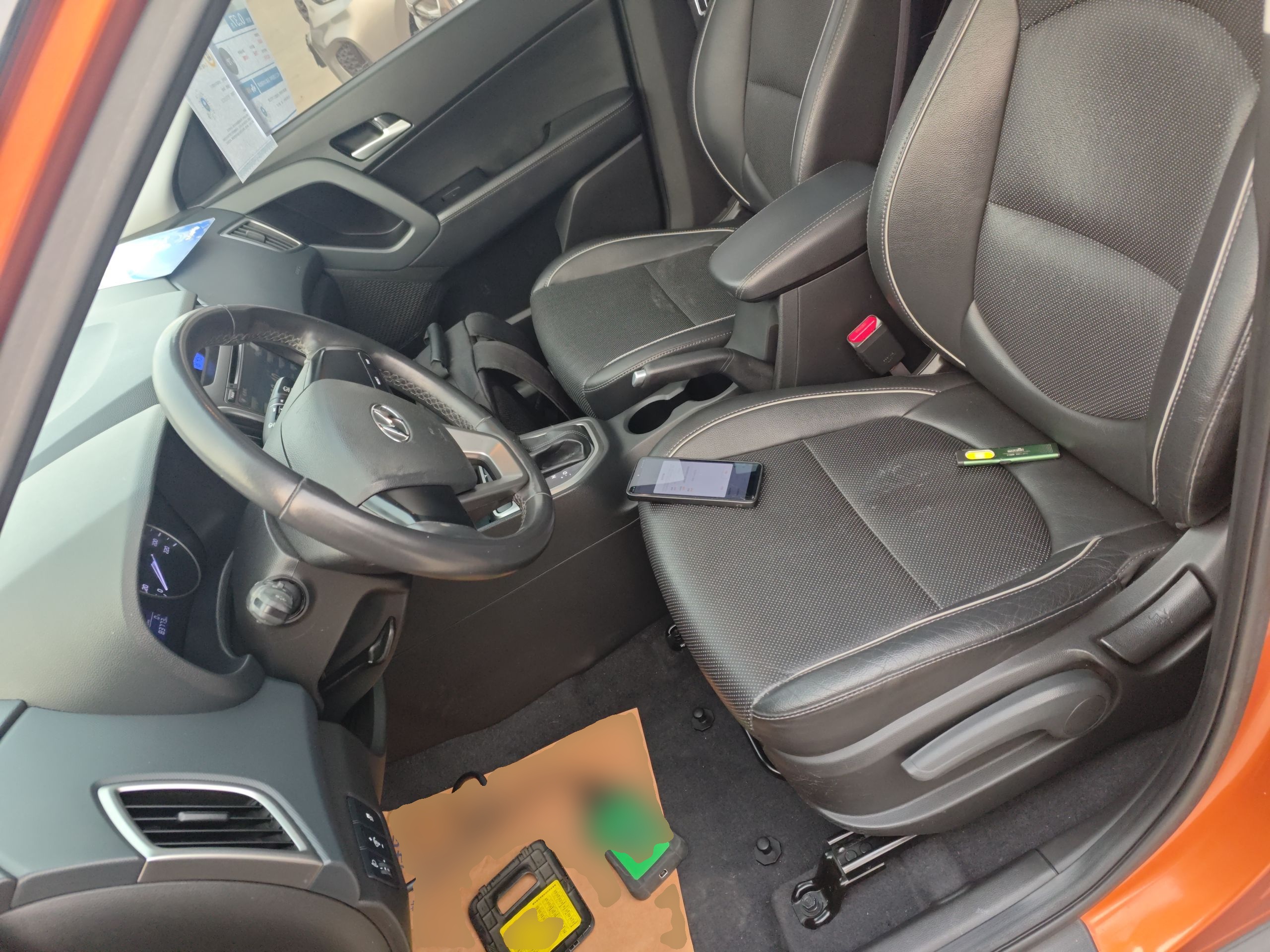 المقاعد الأمامية داخل السيارة