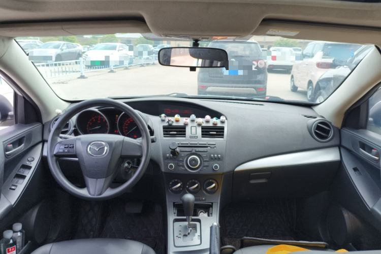 Used Mazda 3 2013 Hatchback 1.6L Automatic Elite Model Center Console