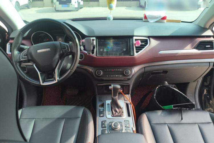 Used Haval H6 Coupe 2018 Red-Label 1.5T Automatic Two-Wheel Drive Ultra-Luxury Model Center Console