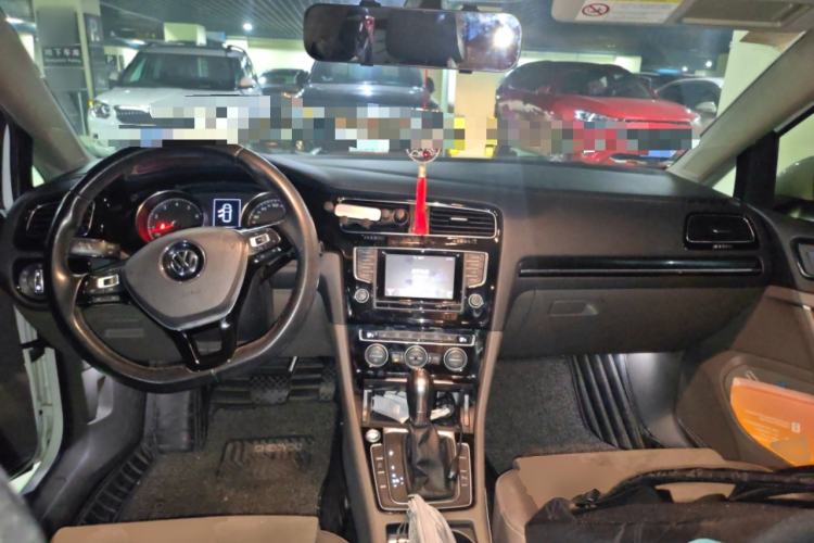 Used Volkswagen Golf 2015 1.4TSI Automatic Flagship Model Center Console