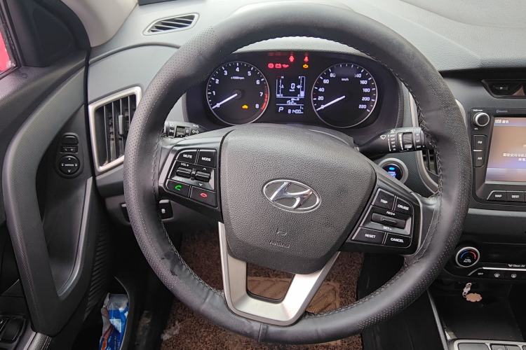 Used Hyundai ix25 2015 1.6L Automatic Two-Wheel-Drive Deluxe DLX Model