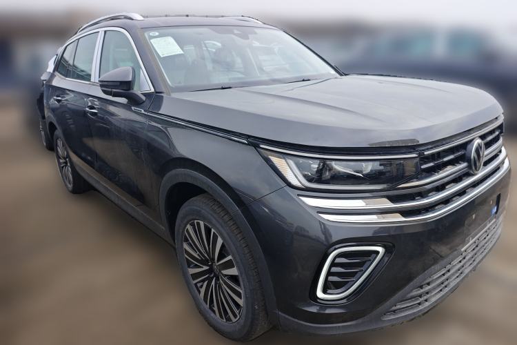 Used Volkswagen Tavendor 2026 Model 330TSI Luxury Journey—Shared Enjoyment Edition Front Right 45 Deg