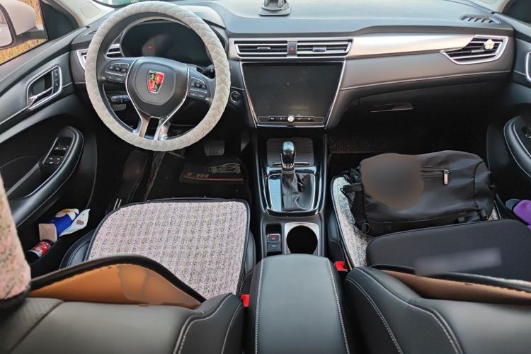 Used Roewe i5 2020 1.5L Automatic 4G Connect Luxury Flagship Edition Interior 2