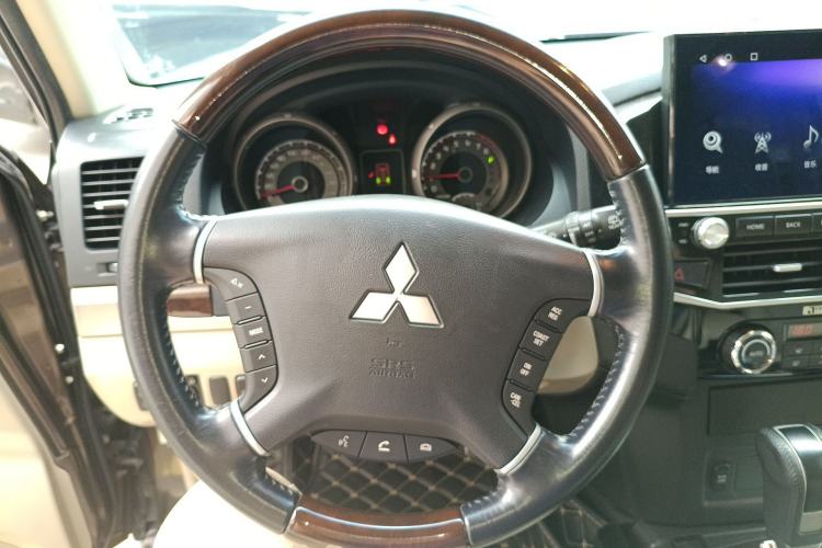 Used Mitsubishi Pajero 2017 V97 3.8L 5-Door GLS Model with Sunroof – U.S. Specification