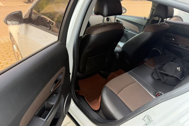 Used Chevrolet Cruze 2015 Hatchback 1.6L Automatic Comfort Edition
