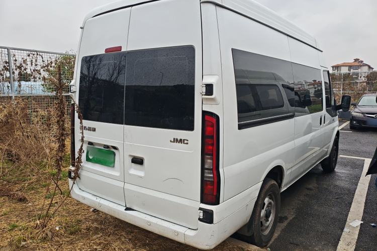 Used JMC Fushun 2025 2.0T 6MT Diesel Mid-Roof Mid-Height Commercial Multi-Purpose 7-Seater Passenger Vehicle
