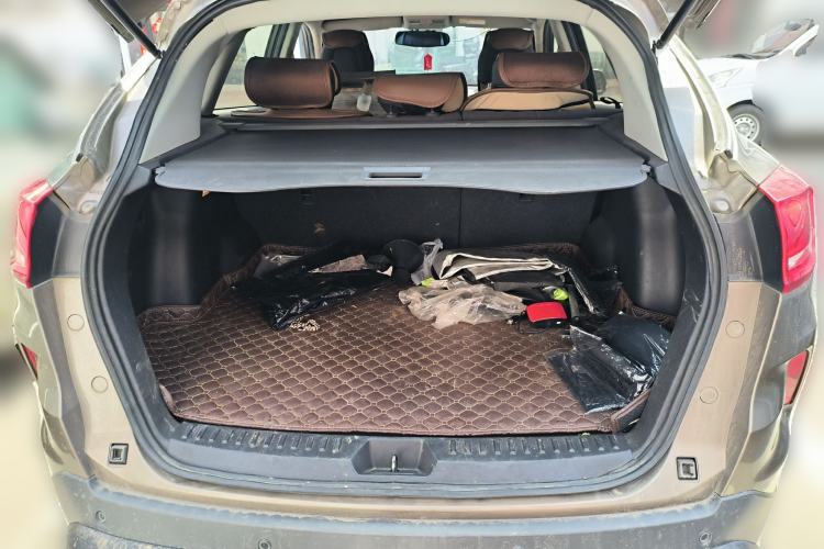 Used Bestune X80 2017 2.0L automatic Technology trim level Trunk