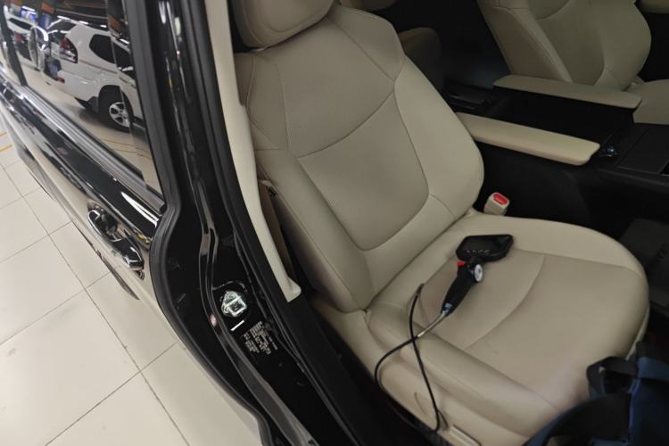 Used Toyota Granvia 2022 2.5L Hybrid Premium Edition